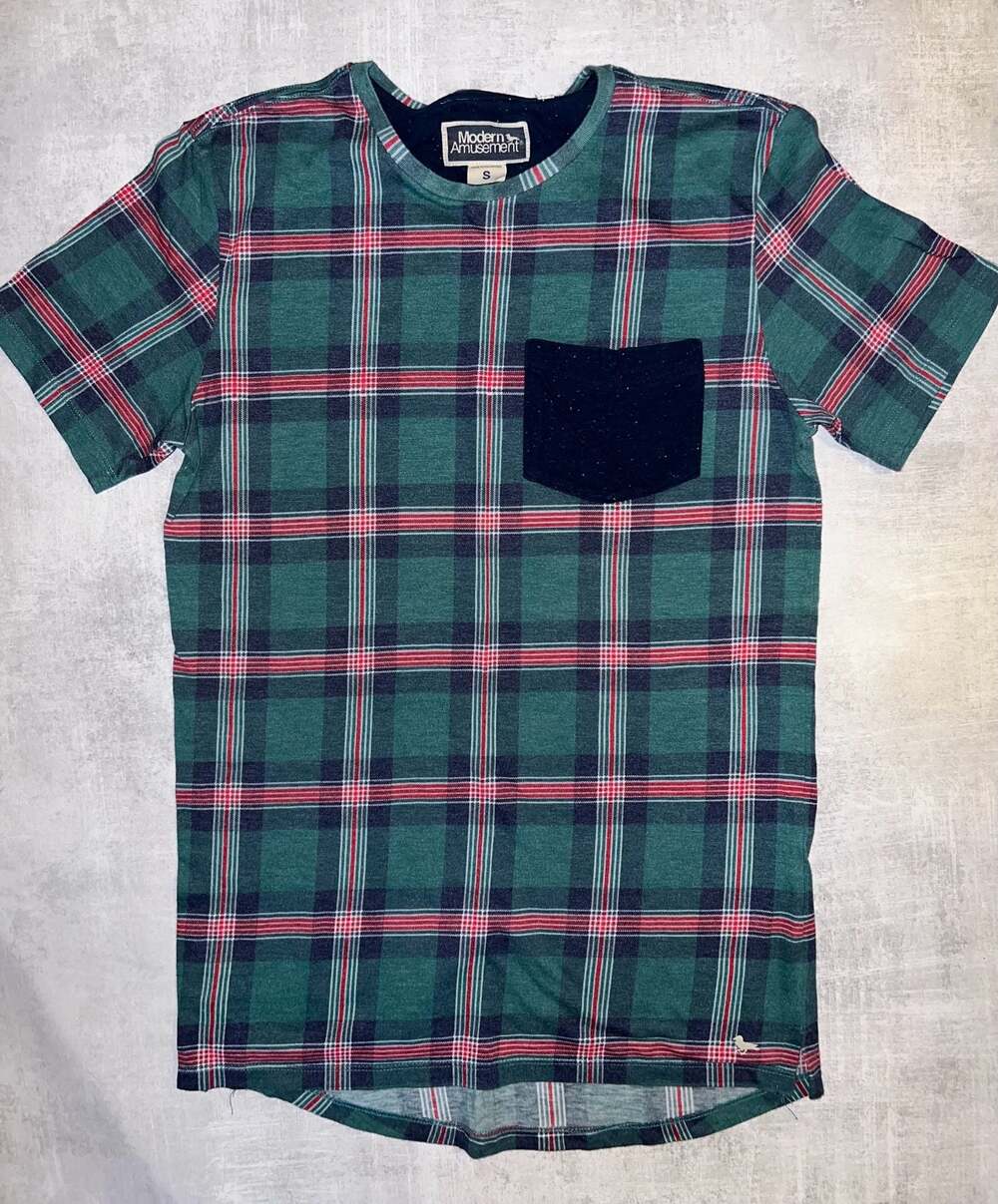 Modern Amusement Green and Red Plaid Crew Neck T-Shirt with Contrast Speckled Po
